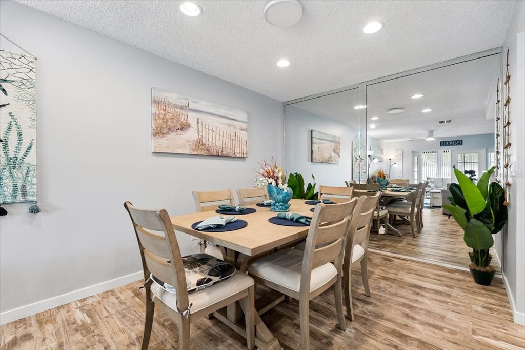 For Sale: $374,900 (2 beds, 2 baths, 1110 Square Feet)