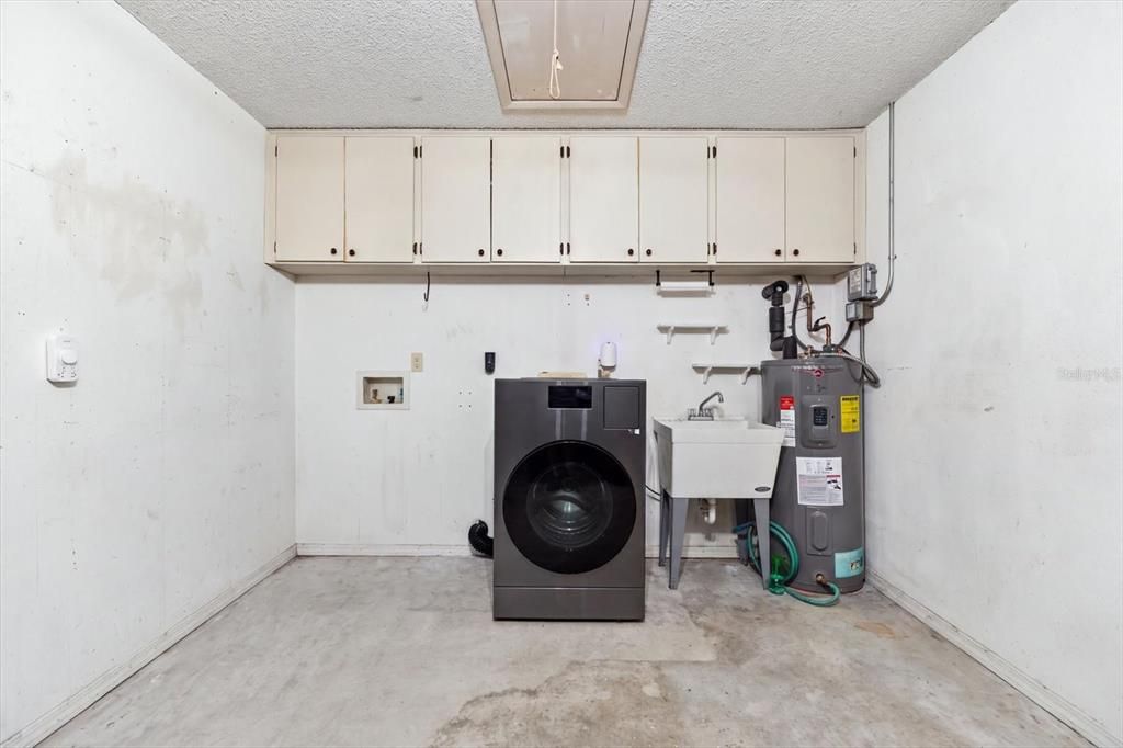 For Sale: $374,900 (2 beds, 2 baths, 1110 Square Feet)
