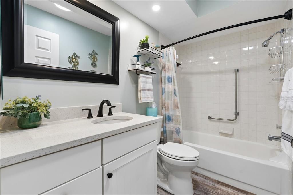 For Sale: $374,900 (2 beds, 2 baths, 1110 Square Feet)