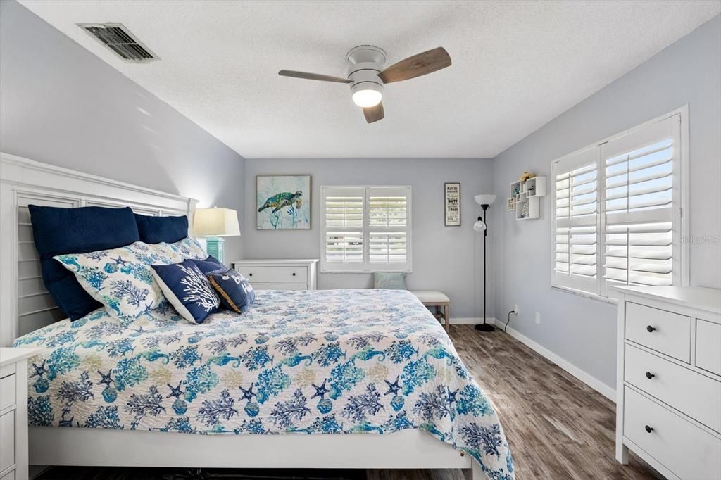 For Sale: $374,900 (2 beds, 2 baths, 1110 Square Feet)