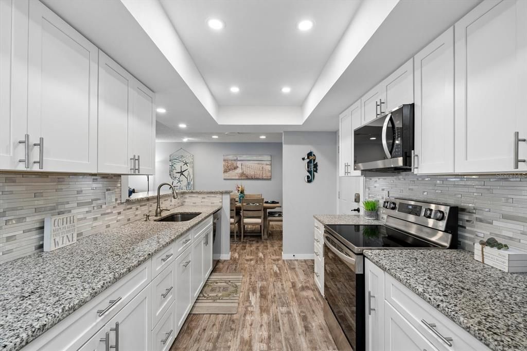 For Sale: $374,900 (2 beds, 2 baths, 1110 Square Feet)