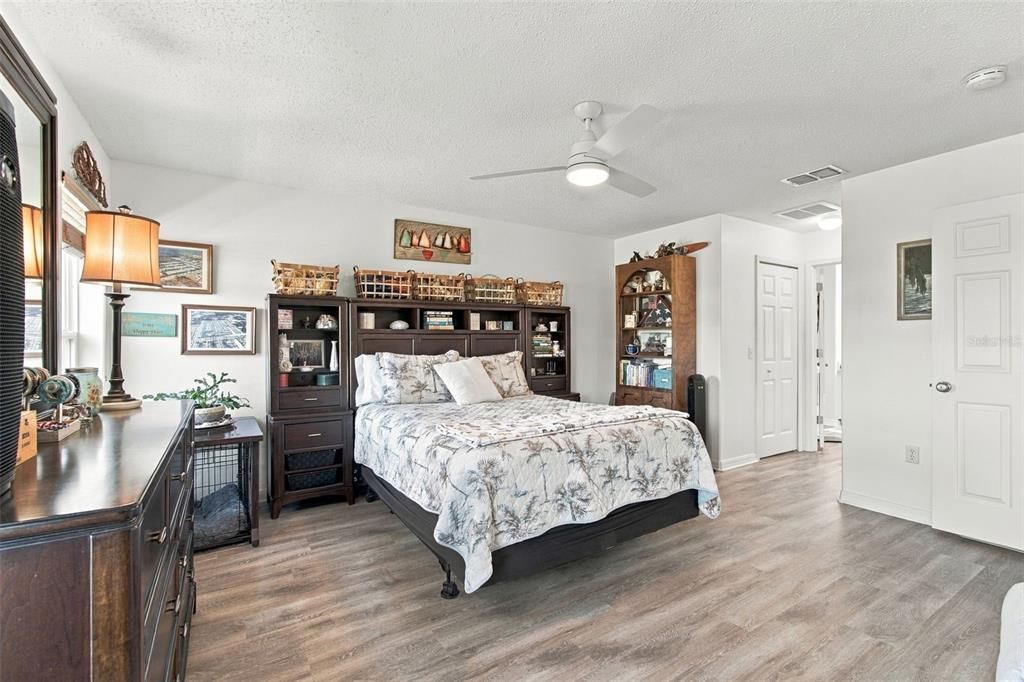 For Sale: $314,295 (2 beds, 2 baths, 1805 Square Feet)