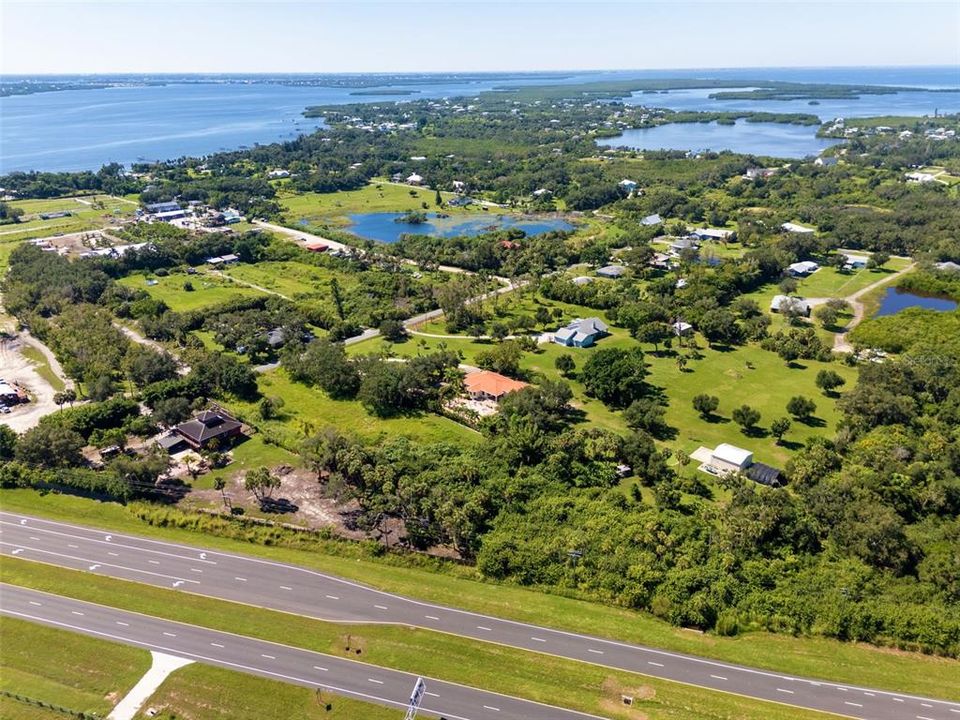 На продажу: $339,000 (2.27 acres)