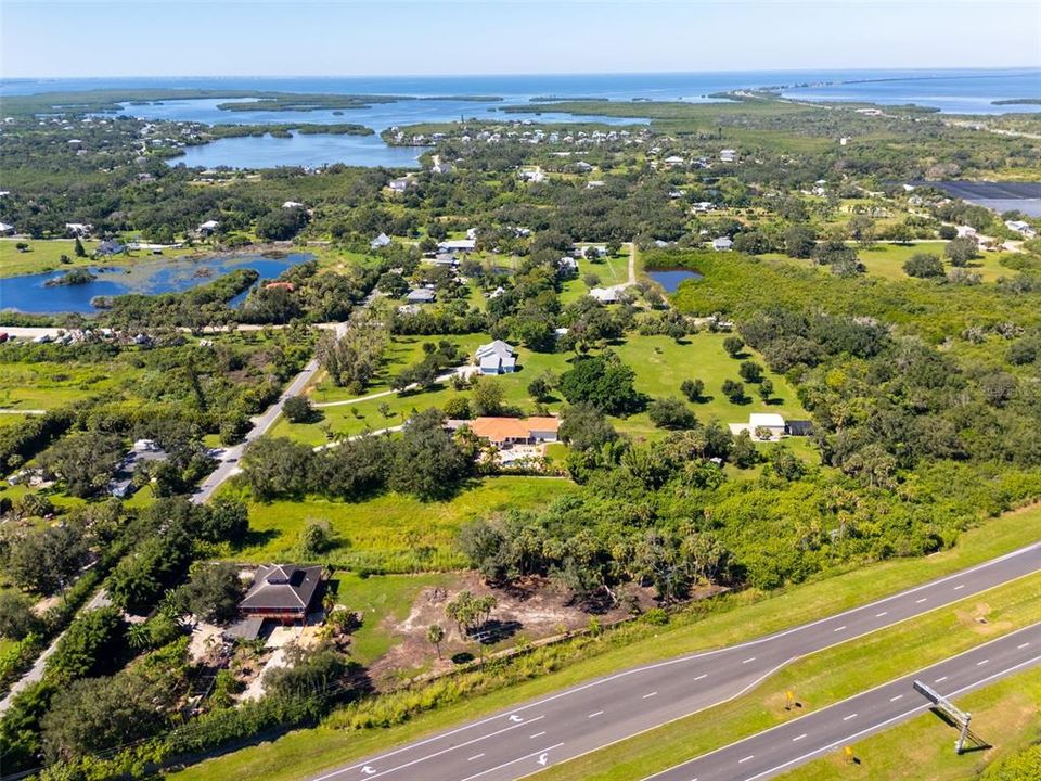 На продажу: $339,000 (2.27 acres)