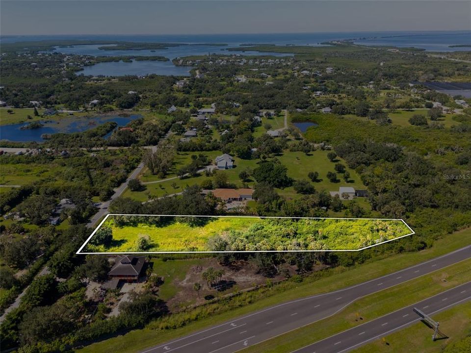 На продажу: $339,000 (2.27 acres)