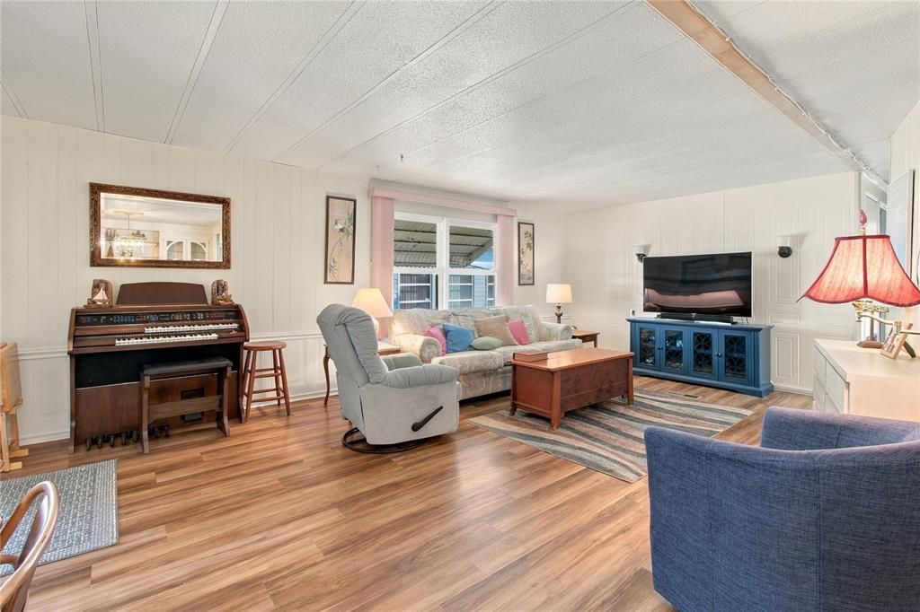 For Sale: $150,000 (2 beds, 2 baths, 1152 Square Feet)
