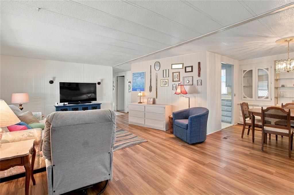 For Sale: $150,000 (2 beds, 2 baths, 1152 Square Feet)