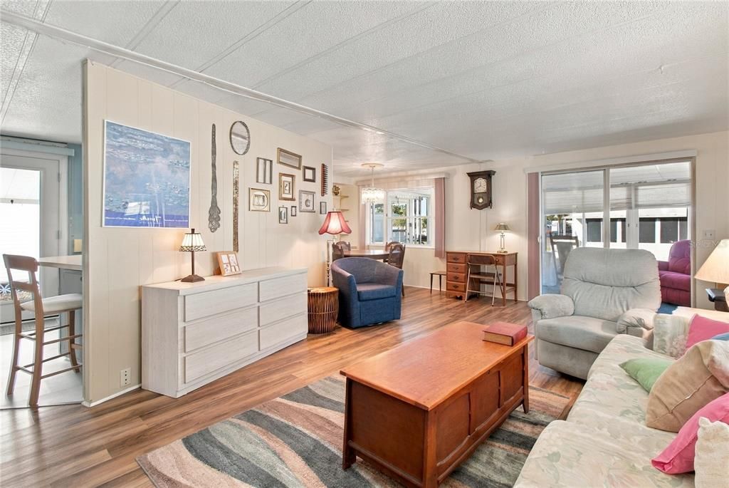 For Sale: $150,000 (2 beds, 2 baths, 1152 Square Feet)