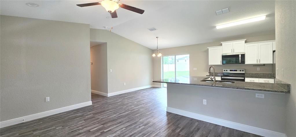 For Sale: $245,000 (3 beds, 2 baths, 1114 Square Feet)