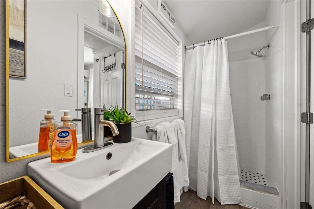 En Renta: $1,250 (0 camas, 1 baños, 400 Pies cuadrados)