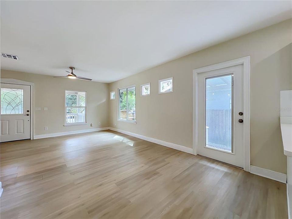 В аренду: $2,775 (2 спален, 2 ванн, 1068 Квадратных фут)