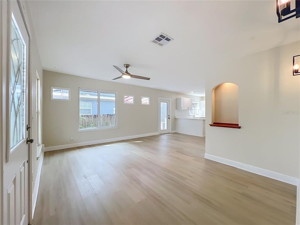 В аренду: $2,775 (2 спален, 2 ванн, 1068 Квадратных фут)