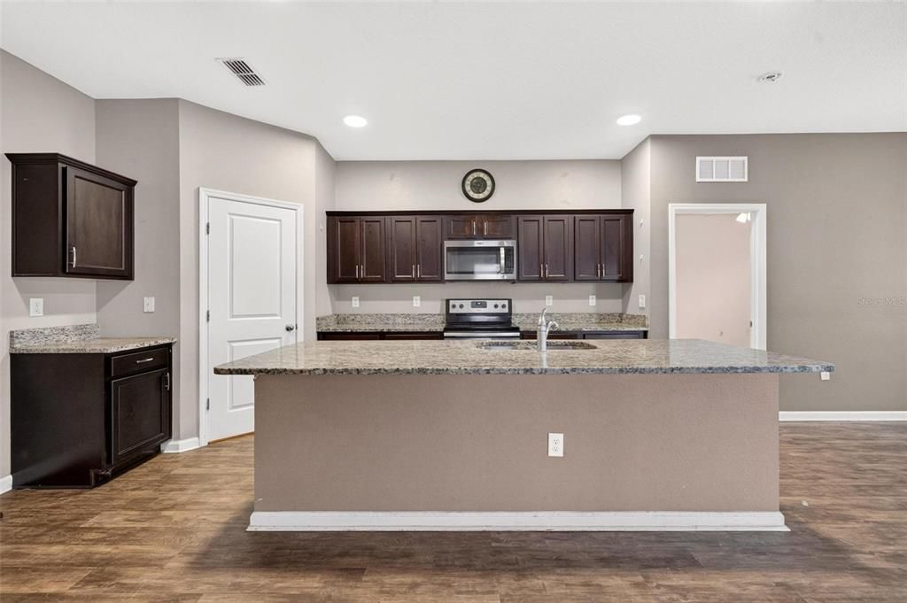 For Sale: $329,000 (4 beds, 2 baths, 1825 Square Feet)