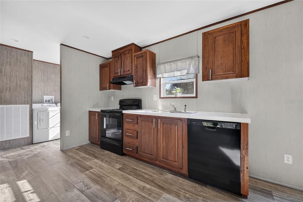 For Sale: $225,000 (3 beds, 2 baths, 1568 Square Feet)