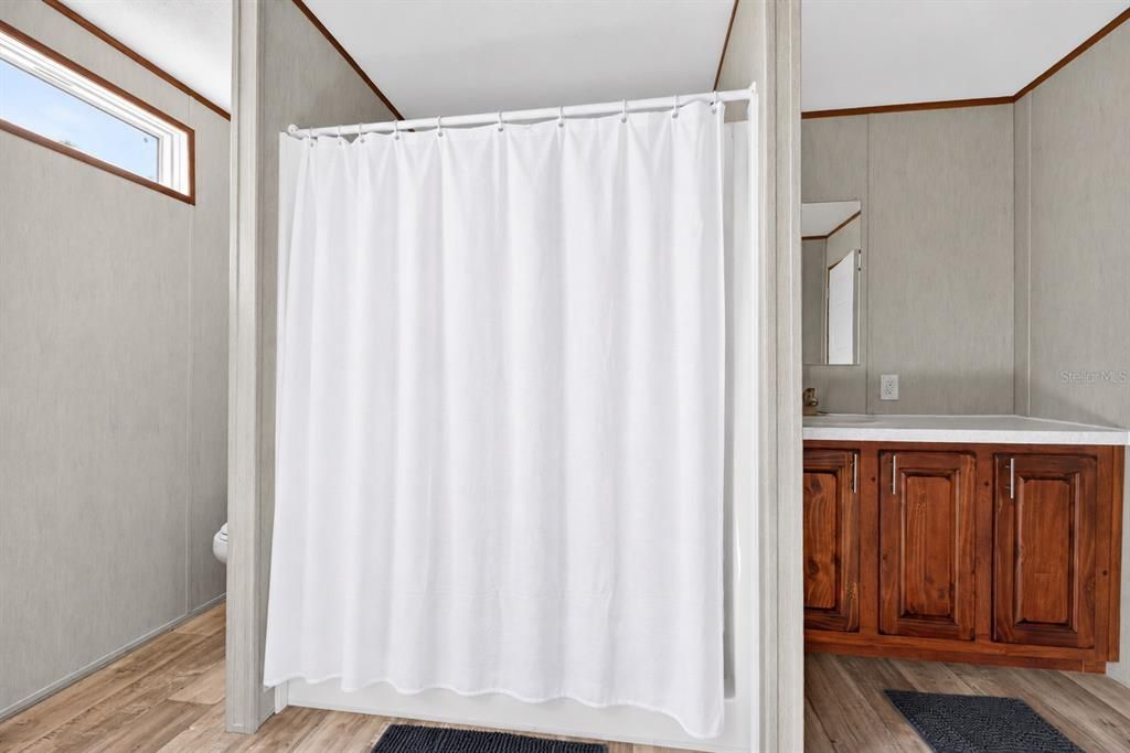 For Sale: $225,000 (3 beds, 2 baths, 1568 Square Feet)