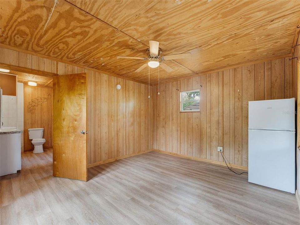 На продажу: $95,000 (1 спален, 1 ванн, 360 Квадратных фут)