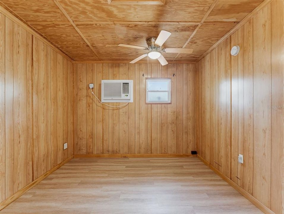На продажу: $95,000 (1 спален, 1 ванн, 360 Квадратных фут)