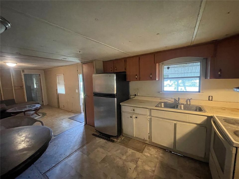 For Sale: $369,999 (7 beds, 6 baths, 2852 Square Feet)