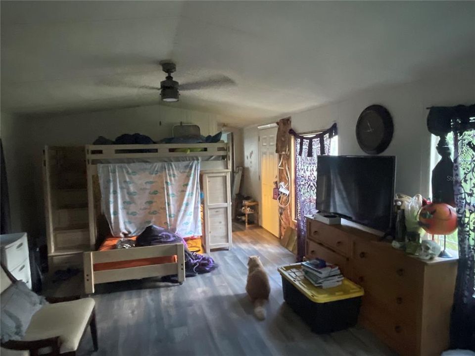 For Sale: $369,999 (7 beds, 6 baths, 2852 Square Feet)