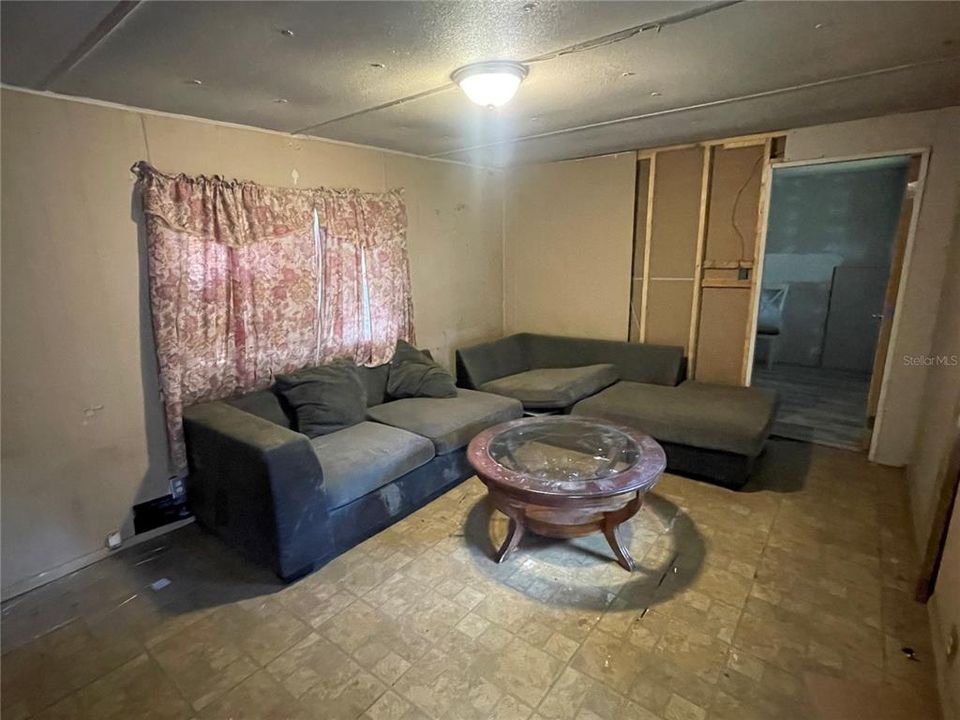 For Sale: $369,999 (7 beds, 6 baths, 2852 Square Feet)