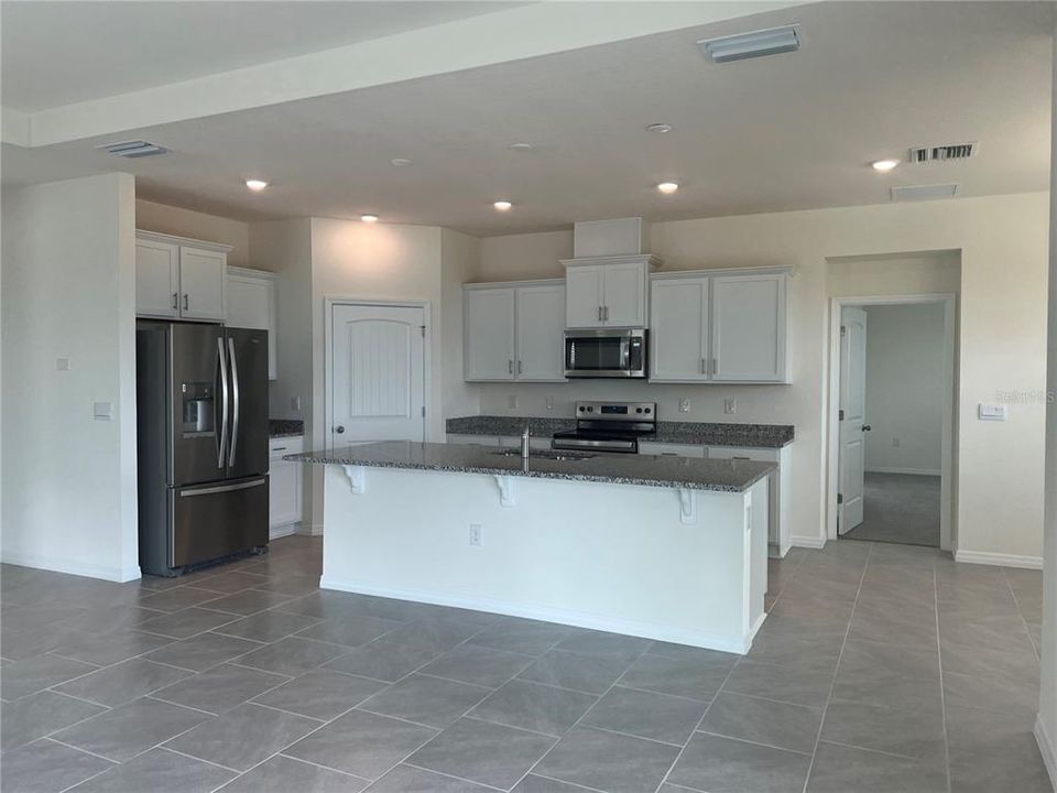 For Rent: $3,400 (4 beds, 3 baths, 2852 Square Feet)