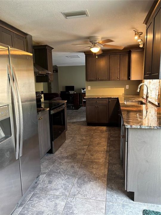 For Sale: $265,000 (2 beds, 2 baths, 1152 Square Feet)