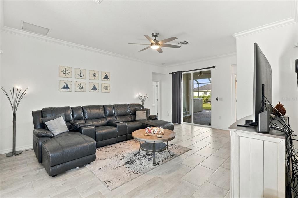 En Venta: $399,000 (3 camas, 2 baños, 1670 Pies cuadrados)