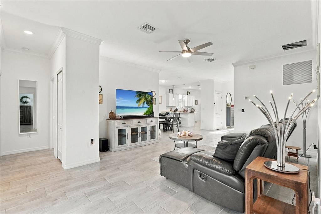 En Venta: $399,000 (3 camas, 2 baños, 1670 Pies cuadrados)