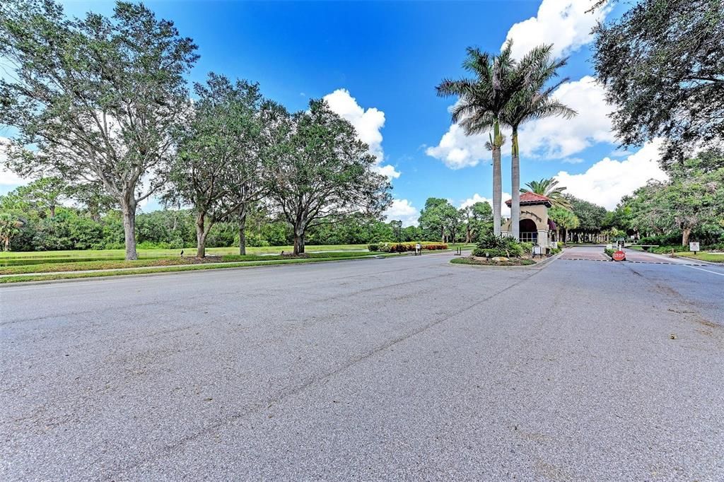 For Sale: $719,000 (3 beds, 3 baths, 2044 Square Feet)