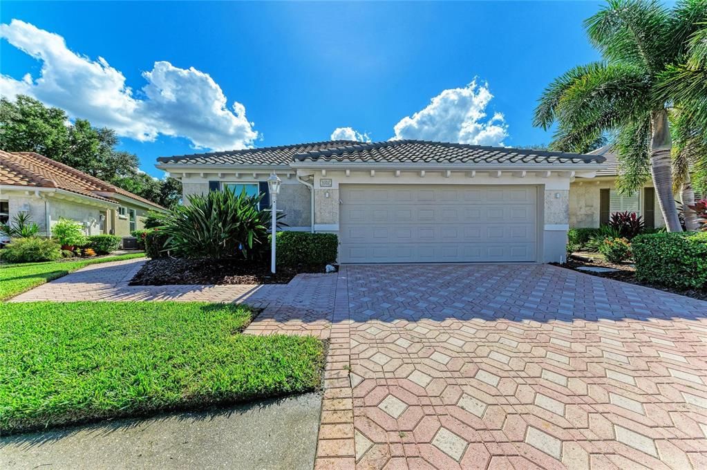 For Sale: $719,000 (3 beds, 3 baths, 2044 Square Feet)
