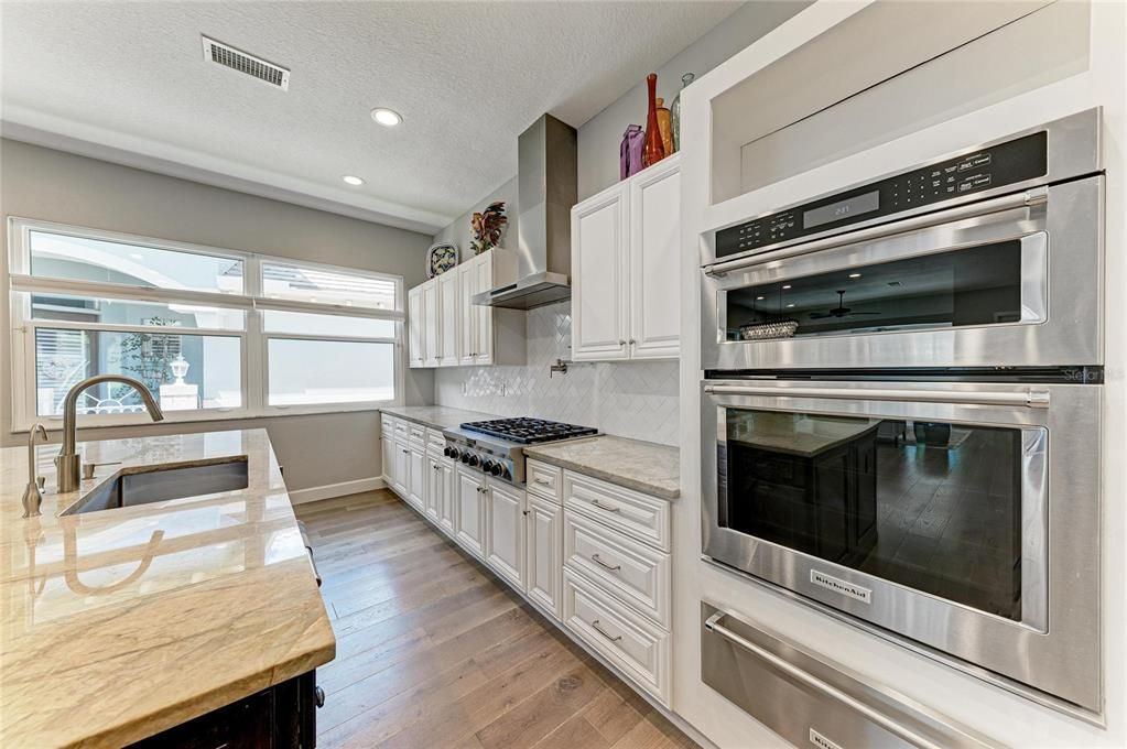 For Sale: $719,000 (3 beds, 3 baths, 2044 Square Feet)