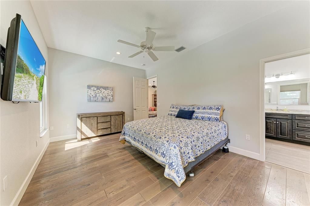 For Sale: $719,000 (3 beds, 3 baths, 2044 Square Feet)