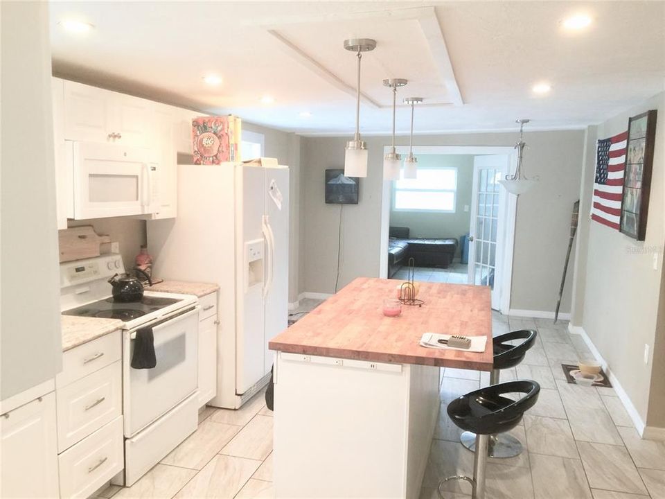 En Venta: $399,000 (4 camas, 3 baños, 1816 Pies cuadrados)