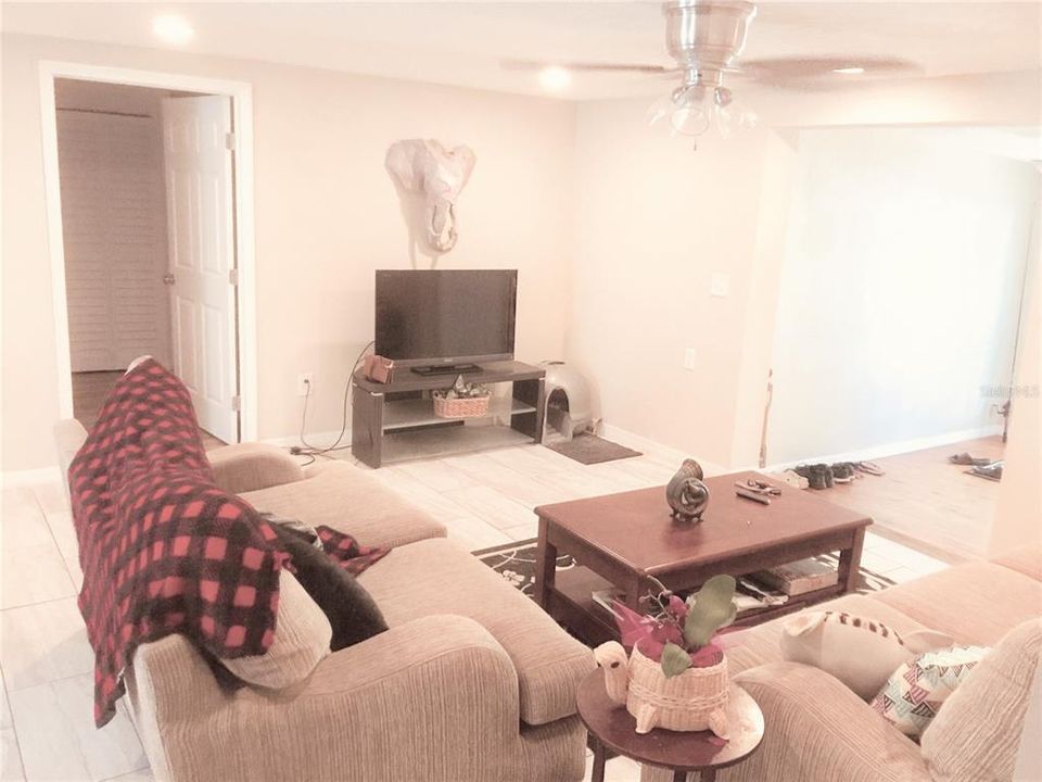 En Venta: $399,000 (4 camas, 3 baños, 1816 Pies cuadrados)