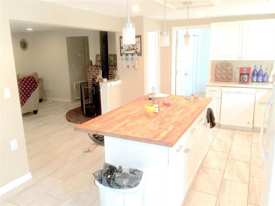 En Venta: $399,000 (4 camas, 3 baños, 1816 Pies cuadrados)