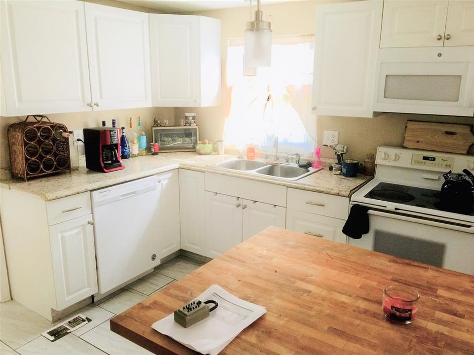 En Venta: $399,000 (4 camas, 3 baños, 1816 Pies cuadrados)