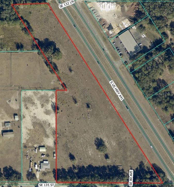 На продажу: $2,950,000 (10.01 acres)