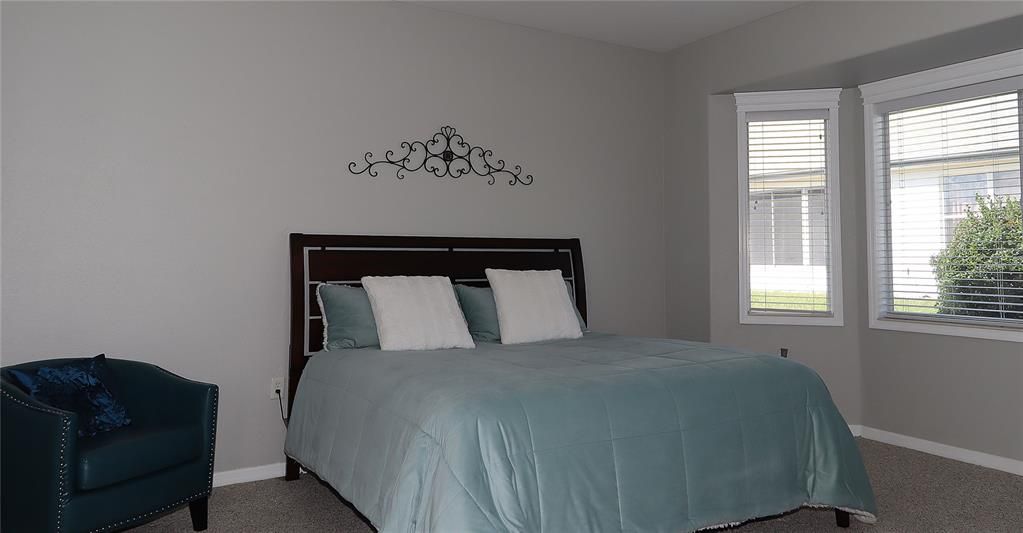 For Sale: $379,000 (2 beds, 2 baths, 1909 Square Feet)