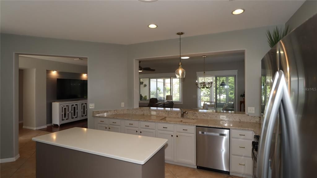 For Sale: $379,000 (2 beds, 2 baths, 1909 Square Feet)
