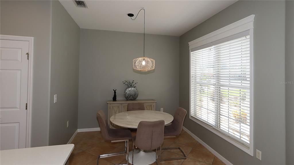 For Sale: $379,000 (2 beds, 2 baths, 1909 Square Feet)