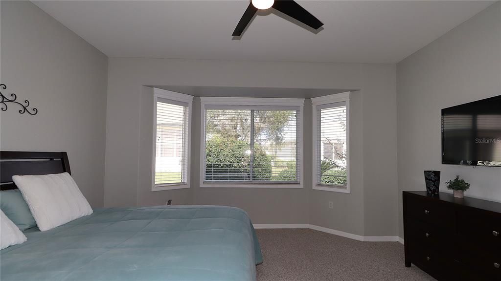 For Sale: $379,000 (2 beds, 2 baths, 1909 Square Feet)