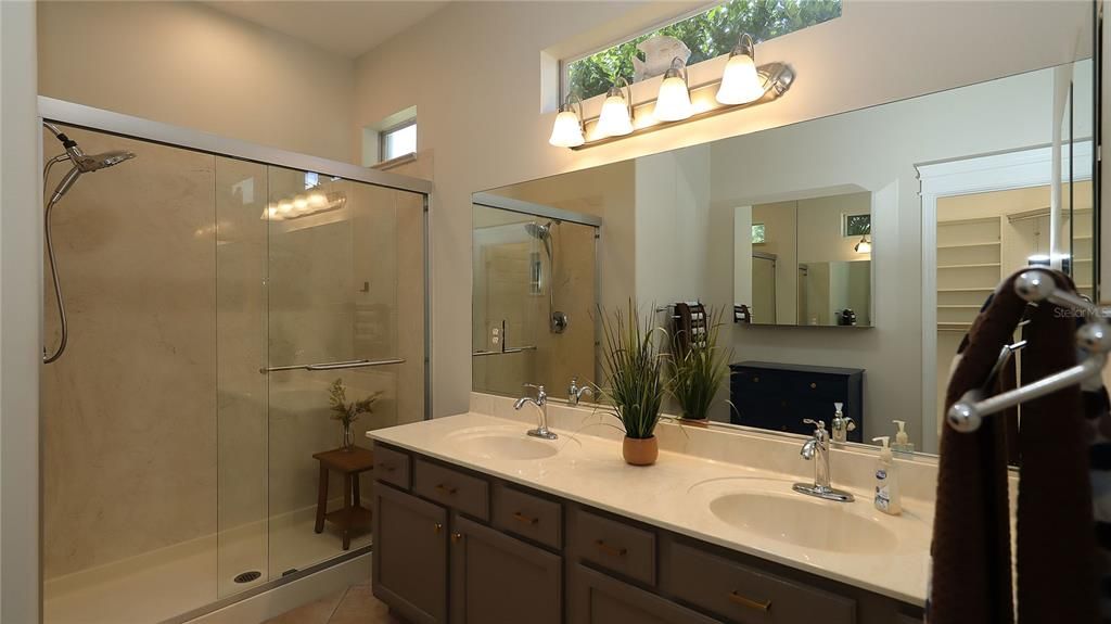 For Sale: $379,000 (2 beds, 2 baths, 1909 Square Feet)