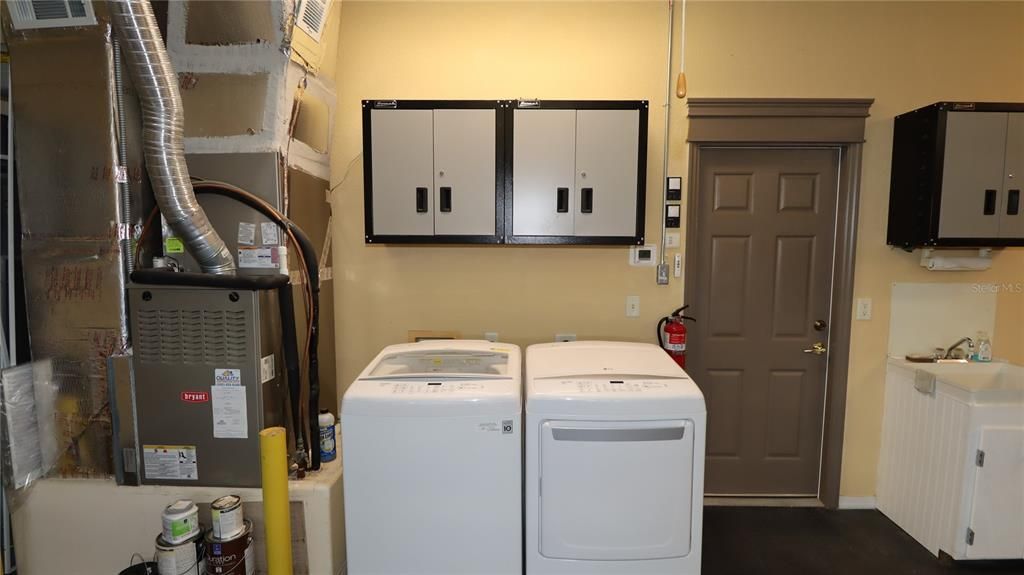 For Sale: $379,000 (2 beds, 2 baths, 1909 Square Feet)