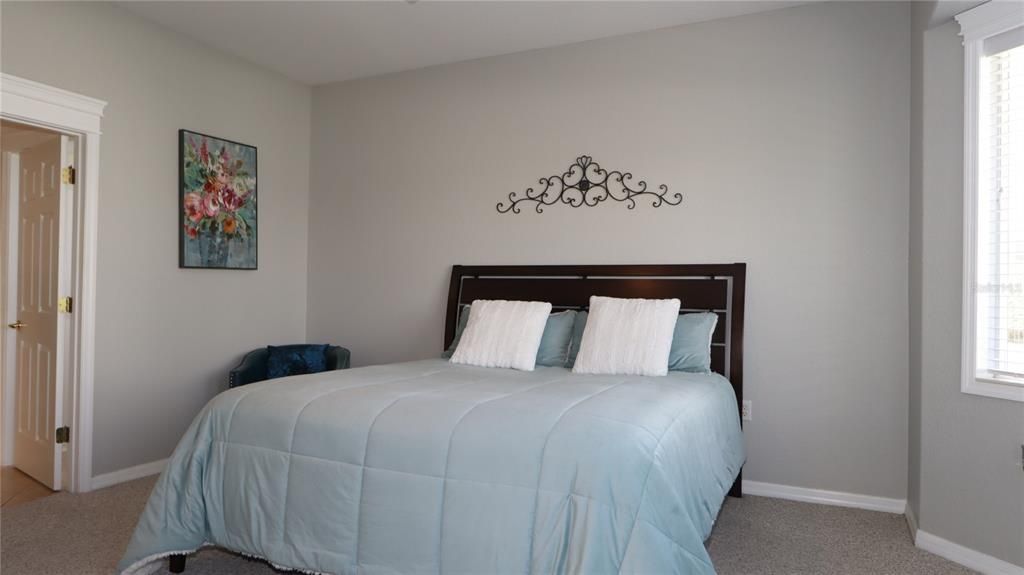 For Sale: $379,000 (2 beds, 2 baths, 1909 Square Feet)