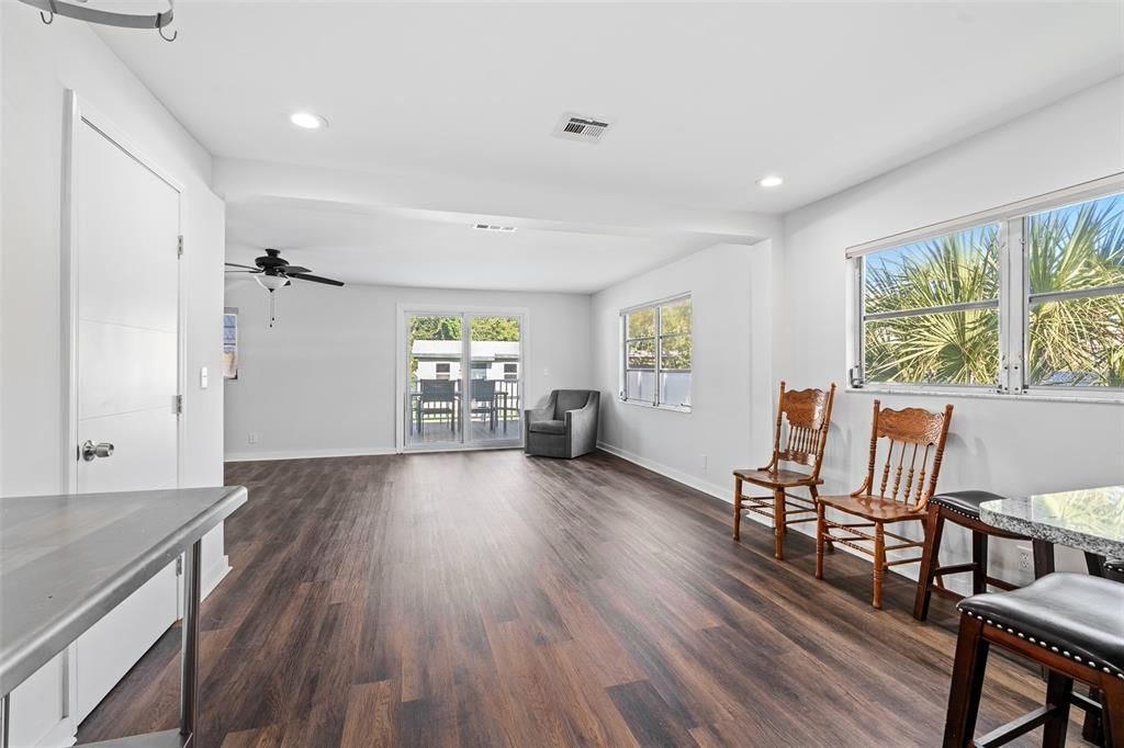 For Sale: $299,900 (2 beds, 1 baths, 1508 Square Feet)