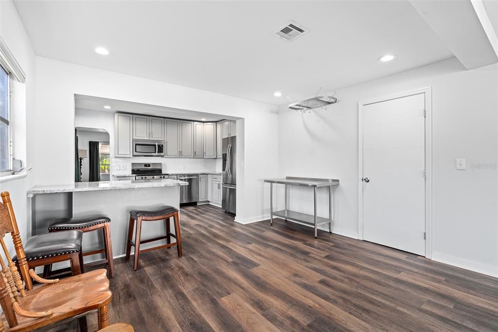 For Sale: $299,900 (2 beds, 1 baths, 1508 Square Feet)