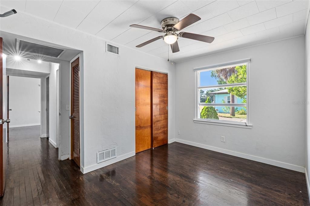 For Sale: $299,900 (2 beds, 1 baths, 1508 Square Feet)