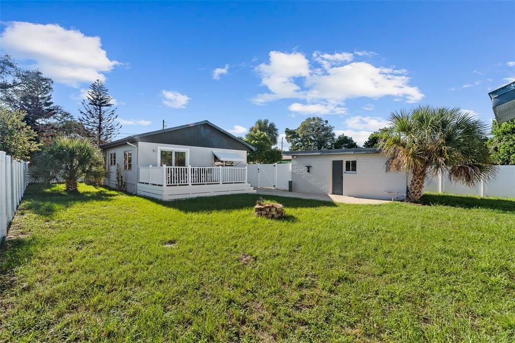For Sale: $299,900 (2 beds, 1 baths, 1508 Square Feet)