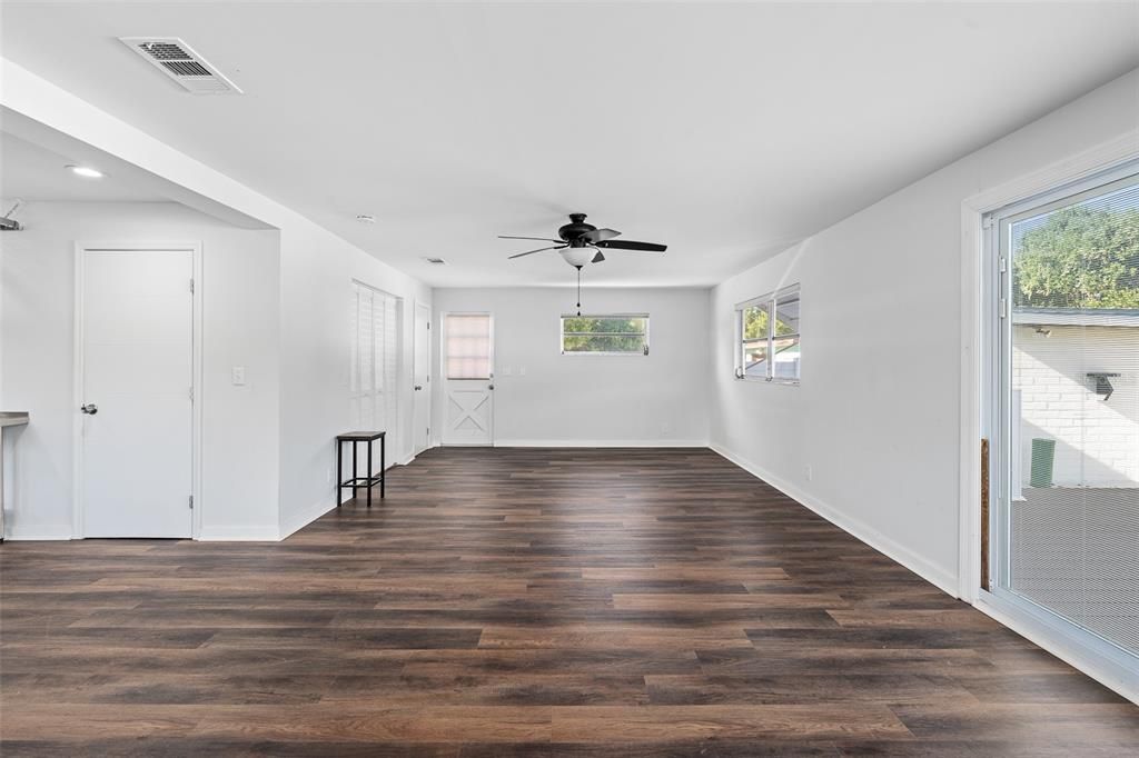 For Sale: $299,900 (2 beds, 1 baths, 1508 Square Feet)