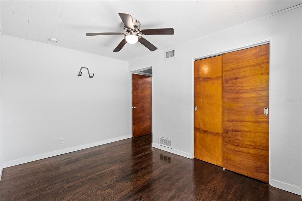 For Sale: $299,900 (2 beds, 1 baths, 1508 Square Feet)